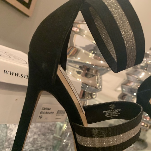 Steve Madden Carina triple strap sandals. - Picture 10 of 10